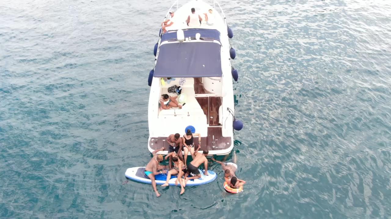 La Nostra Barca: Comfort e Stile per il Noleggio a Bacoli